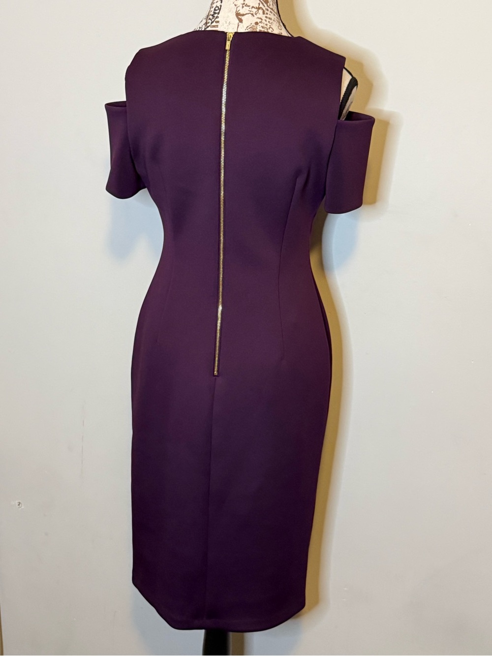 Calvin Klein Plum Cold-Shoulder Sheath Dress - Size 8 - Picture 7 of 10